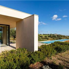 4 bedroom villa with infinity pool and sea views near Noto, Sicily, sleeps 8